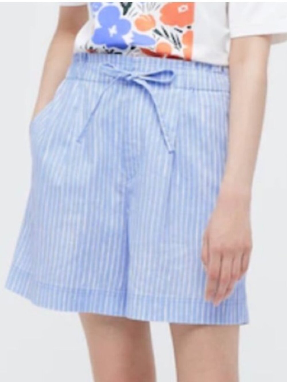 Uniqlo Marimekko Light Blue Pinstripe Women’s Flat Front Shorts